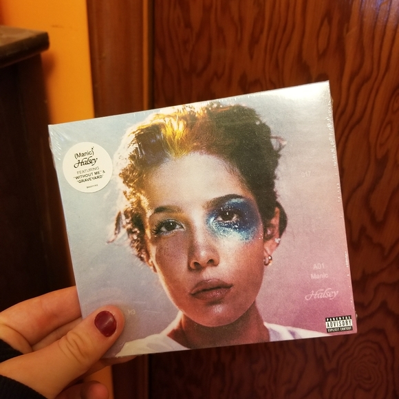 🍁 3/$25 Halsey Manic Album CD - Picture 2 of 4